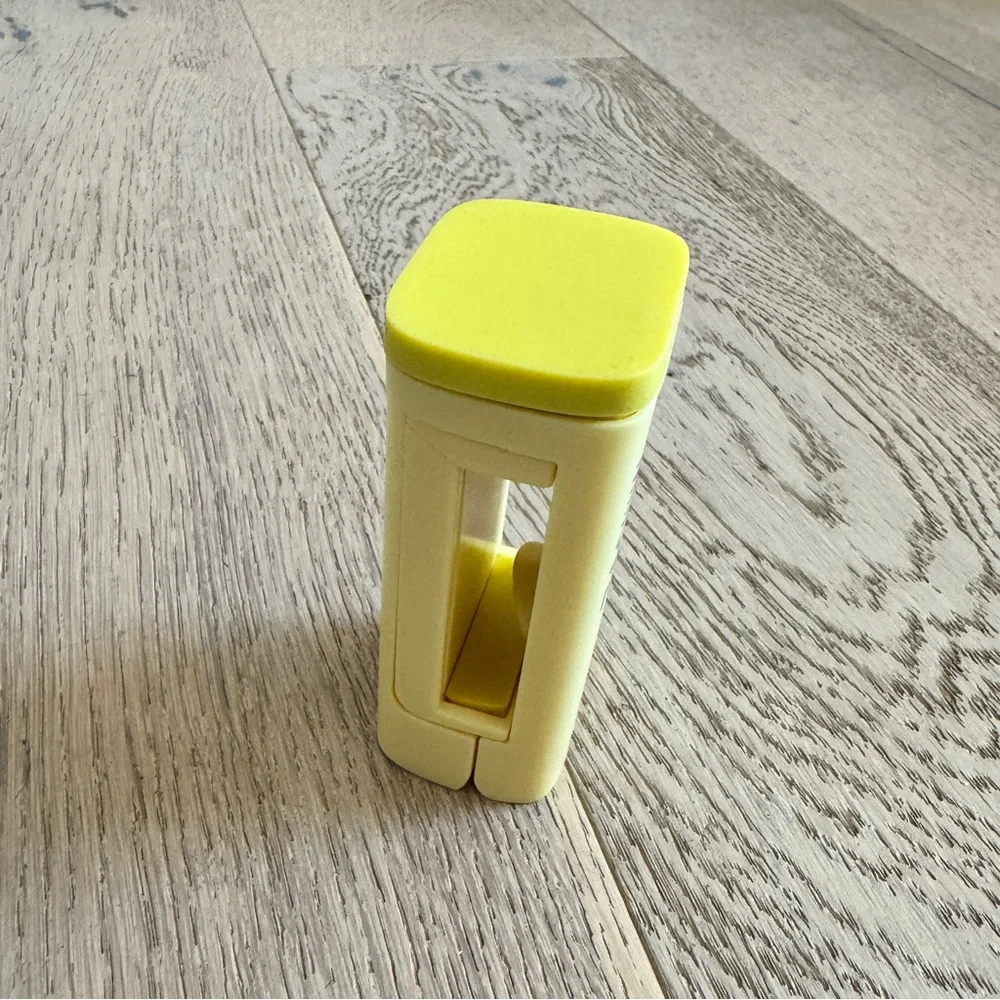 MiiKARE Yellow Cellphone Clamp